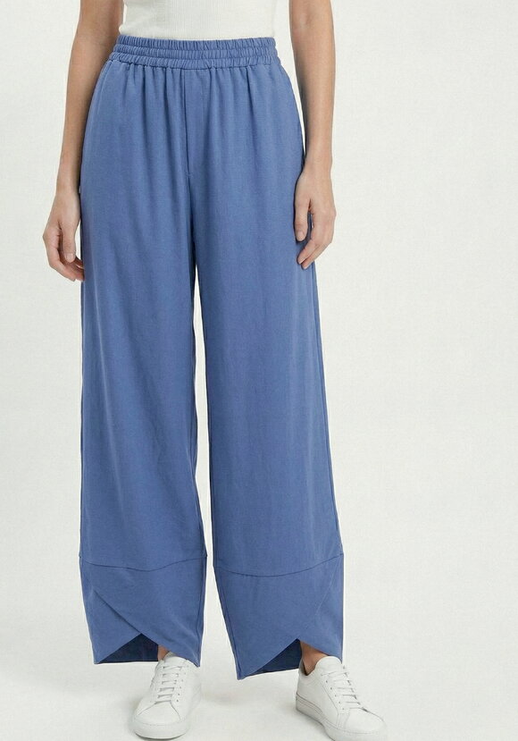 Брюки с отрезными линиями по низу шир.  580, рис. 6