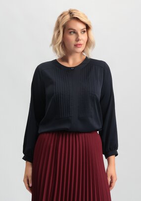 Блуза на пуговицах с декоративными складками