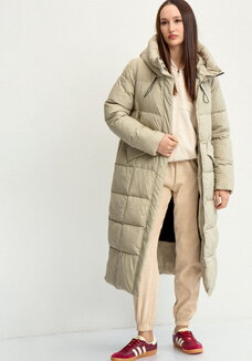Удлиненный пуховик с капюшоном