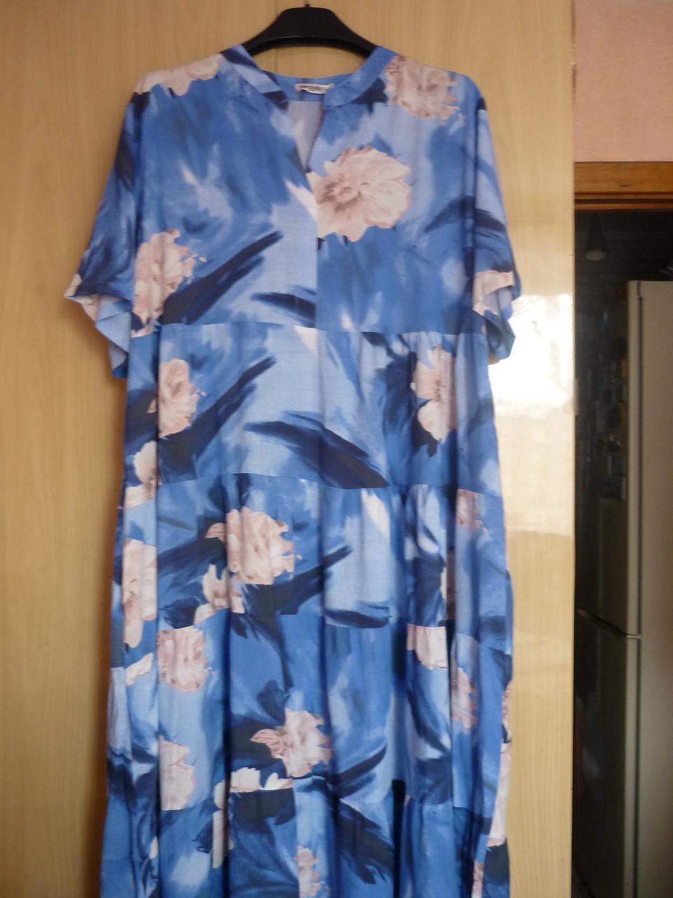 

Платье 60-62 размера голубой материал район