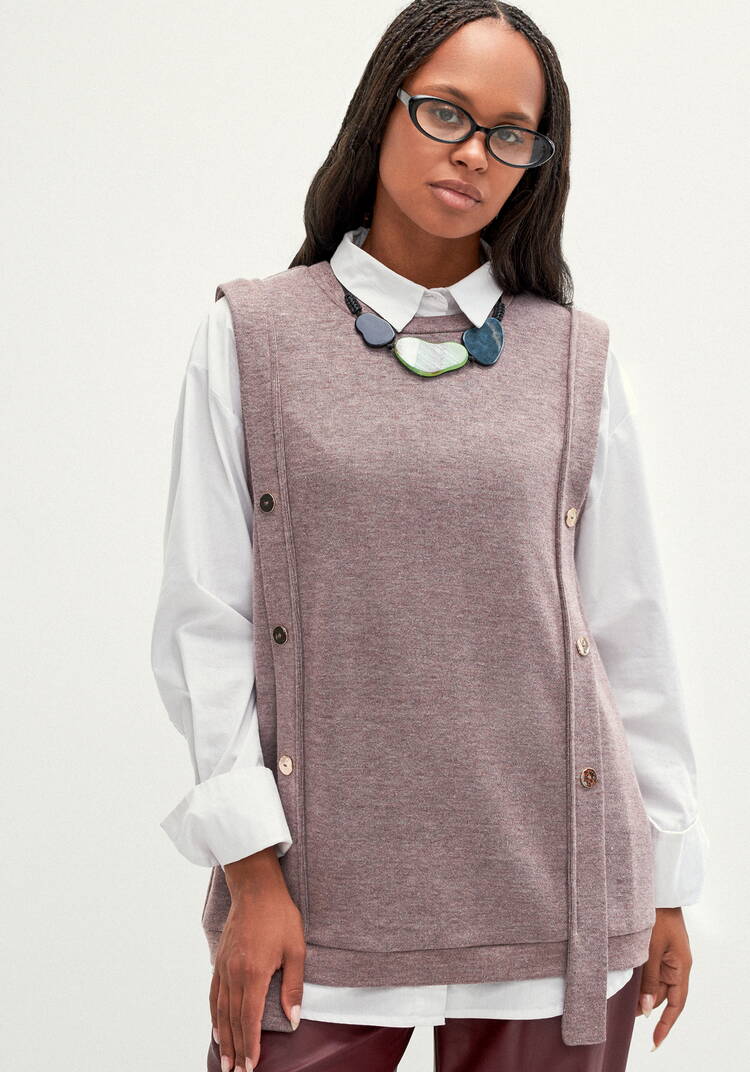 Жилет трикотажный с пуговицами шир.  750, рис. 8