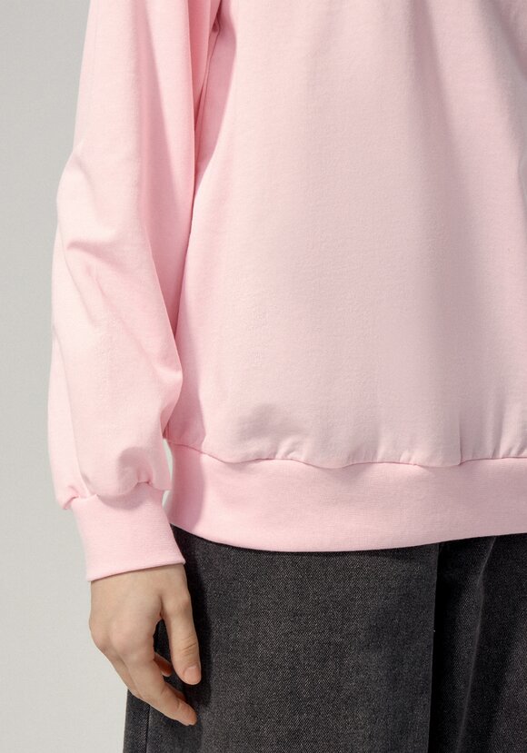 Свитшот с объемным принтом на груди шир.  580, рис. 11