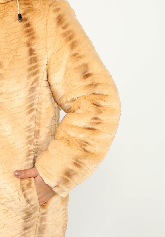 Шуба на молнии из эко-меха с капюшоном шир.  580, рис. 4