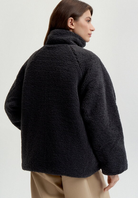 Двусторонняя куртка с высоким воротом шир.  580, рис. 33