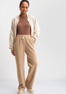 Брюки прямые от бедра на резинке