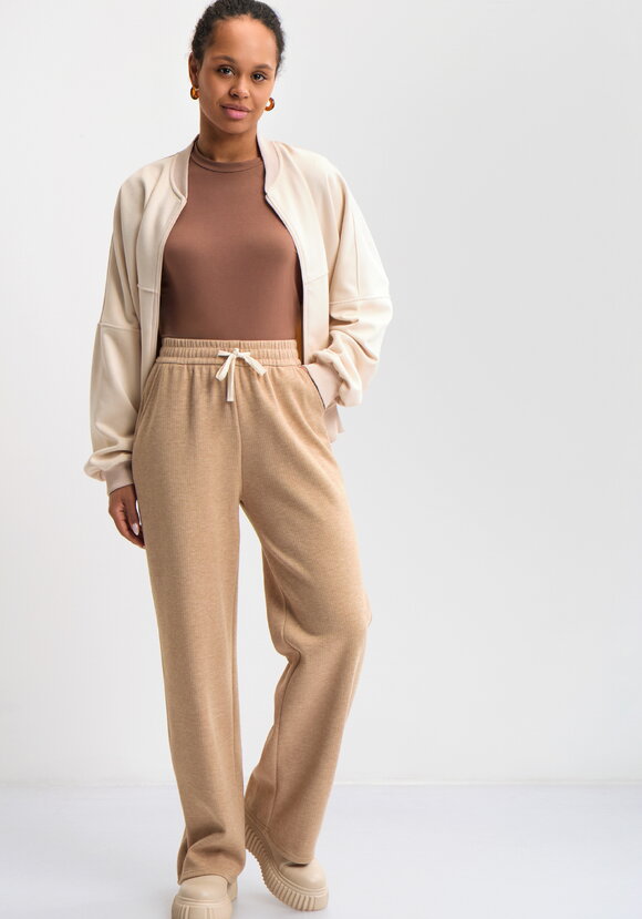 Брюки прямые от бедра на резинке шир.  580, рис. 1