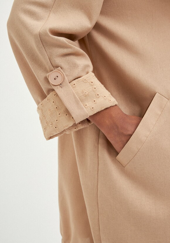 Пыльник с отделкой из шитья шир.  580, рис. 7