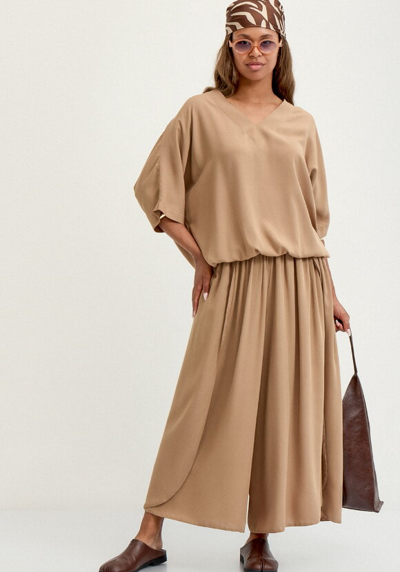 Блуза с V-образным вырезом свободная шир.  580, рис. 10