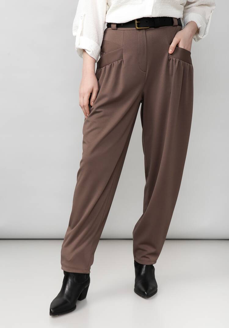 Брюки женские со сборкой на карманах шир.  750, рис. 8