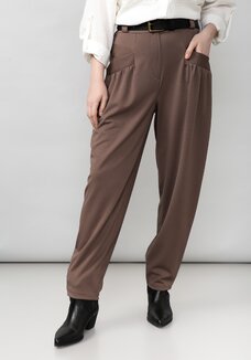 Брюки женские со сборкой на карманах