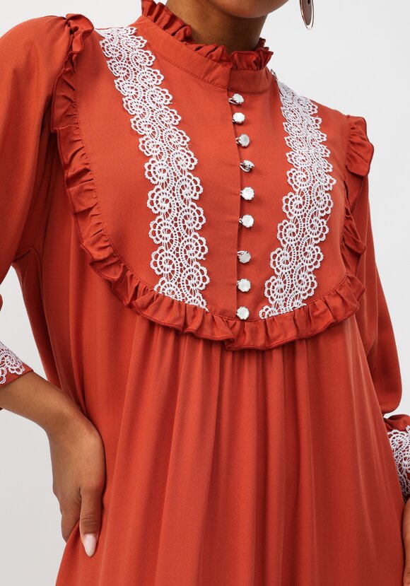 Платье с кружевом и ярусом по низу шир.  580, рис. 14