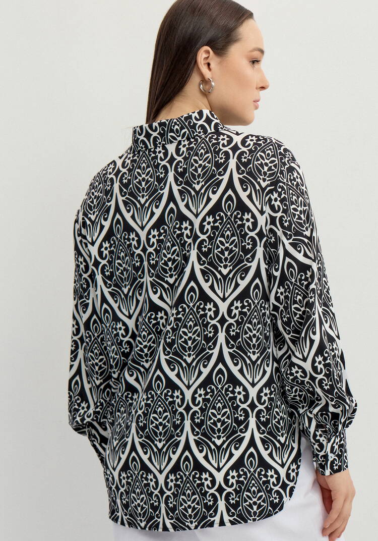 Рубашка на пуговицах с графическим принтом шир.  750, рис. 9