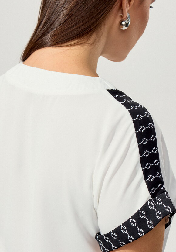 Блуза с боковым нагрудным карманом шир.  580, рис. 12