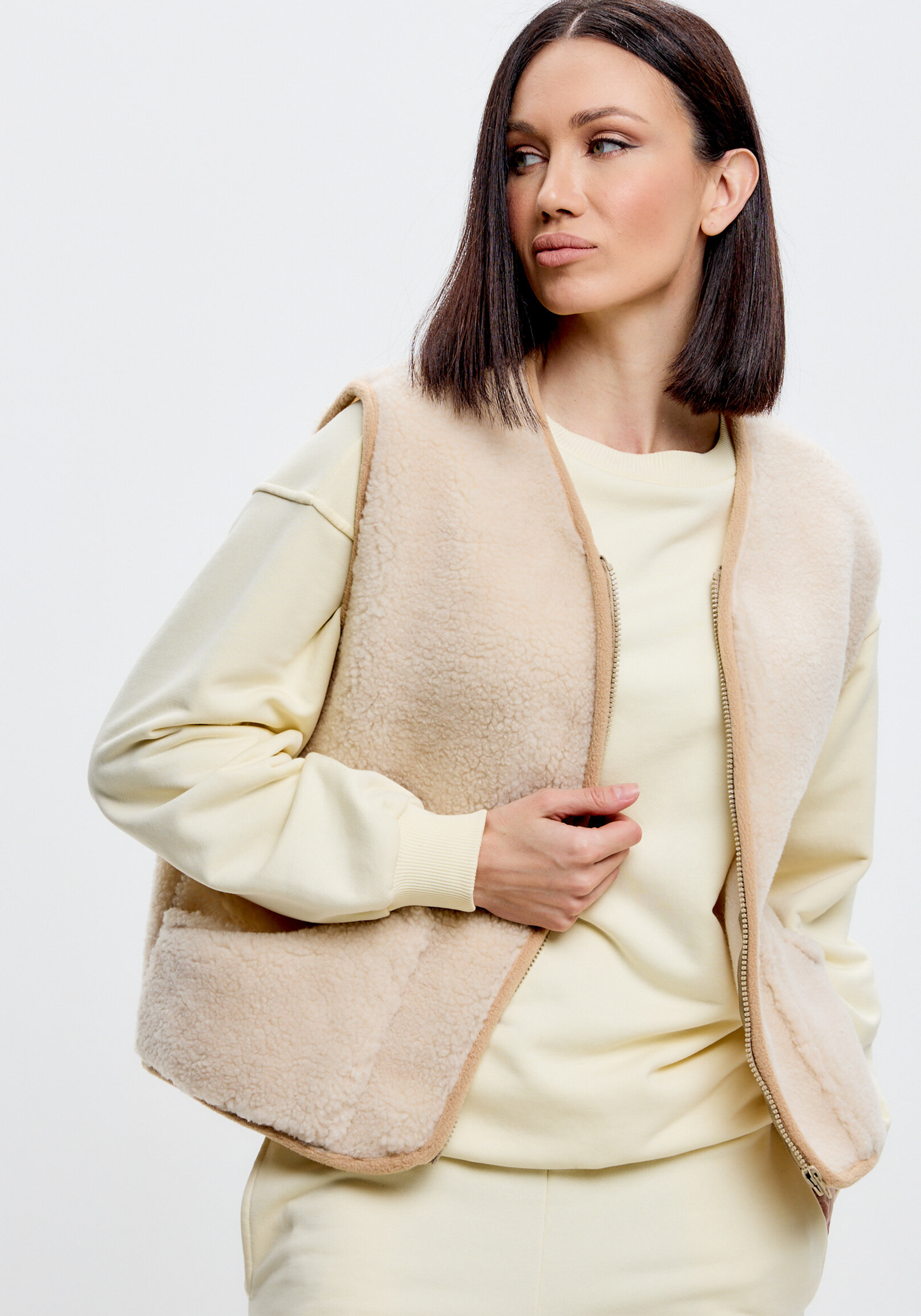 Жилет меховой с верблюжьей шерстью