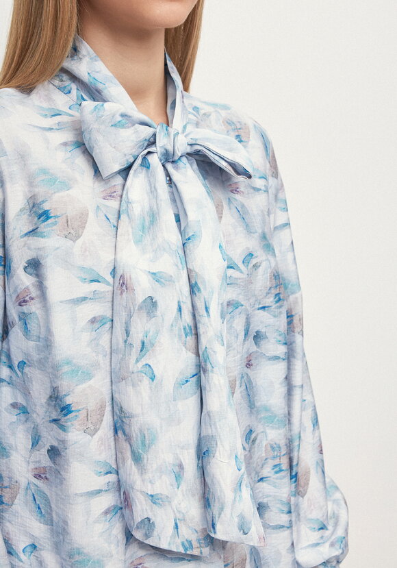 Блуза с бантом по вороту Эмма шир.  580, рис. 5