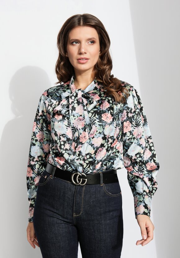 Блуза прямого силуэта с бантом шир.  580, рис. 34