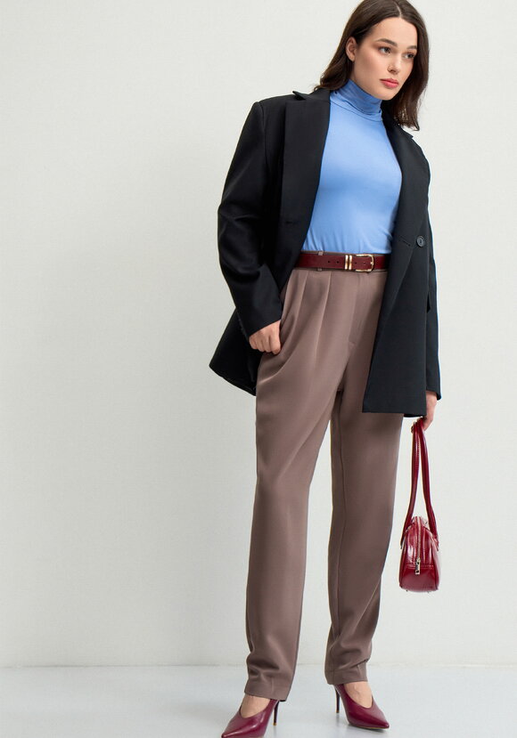 Брюки прямого кроя из костюмной ткани шир.  580, рис. 19