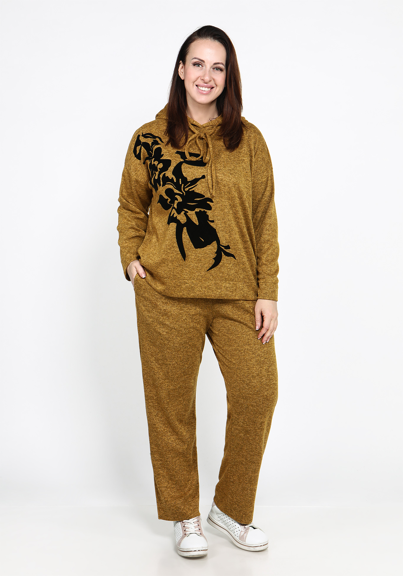 Костюм с аппликацией