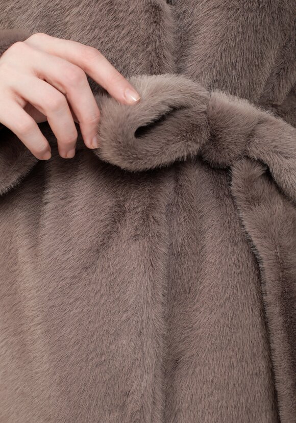 Шуба с леопардовым воротником шир.  580, рис. 7