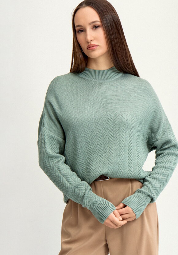 Джемпер с горлом и со спущенным плечом шир.  580, рис. 15