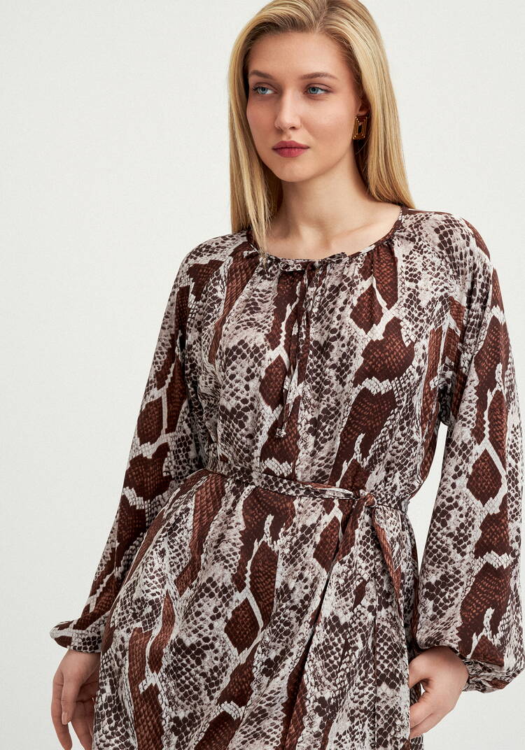 Платье с анималистичным принтом Дана шир.  750, рис. 10