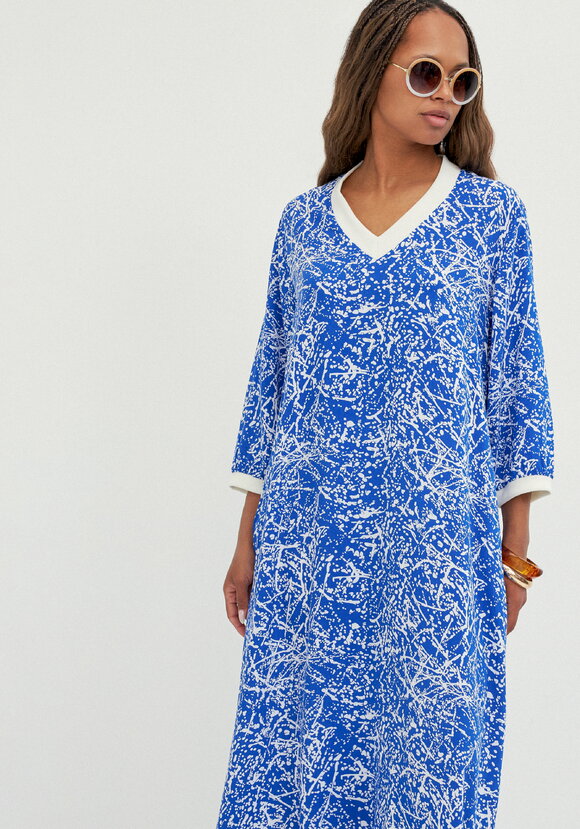 Платье А-силуэта с контрастной отделкой шир.  580, рис. 2