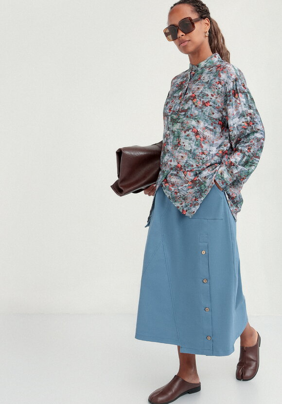 Блуза оригинального кроя с воротом стойка шир.  580, рис. 24