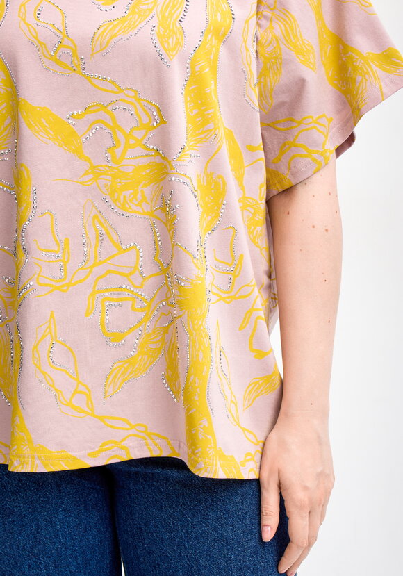 Блуза с оригинальным принтом и стразами шир.  580, рис. 17