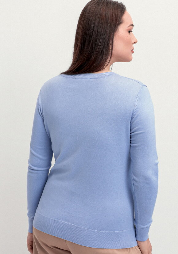 Джемпер с V-образным вырезом и рисунком шир.  580, рис. 3