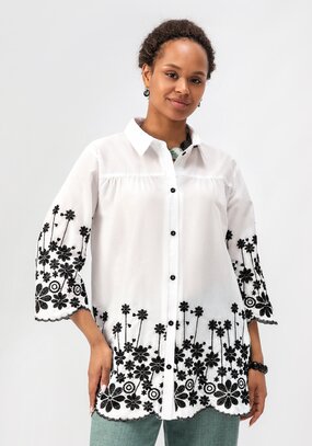 Блуза с цветочной вышивкой на пуговицах