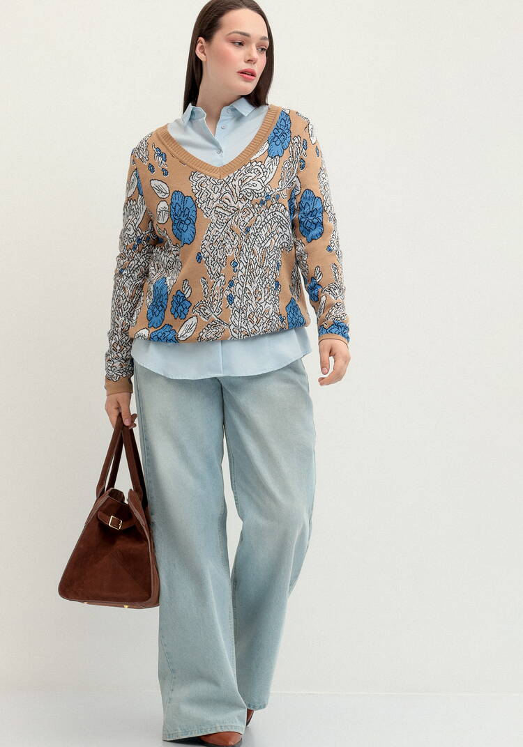 Пуловер с V-образным вырезом и ярким принтом шир.  750, рис. 11