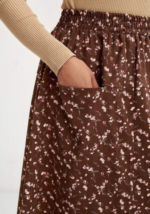 Юбка с оригинальными карманами впереди шир.  580, рис. 5