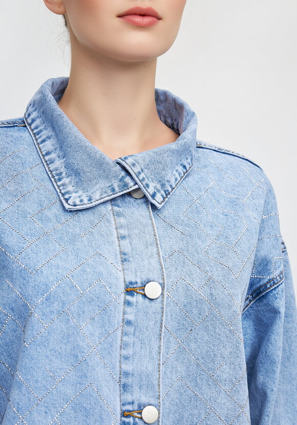 Джинсовая куртка со стразами Асеня шир.  580, рис. 5