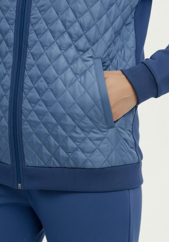 Бомбер с капюшоном из комбинированной ткани шир.  580, рис. 23