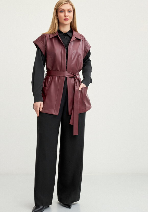 Жилет из эко-кожи на запах шир.  580, рис. 26