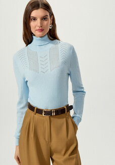 Водолазка из вискозы с узором