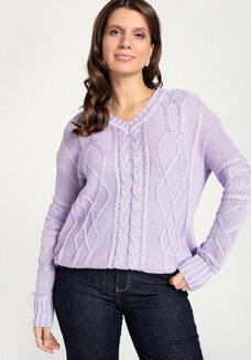 Джемпер с V-образным вырезом и косами