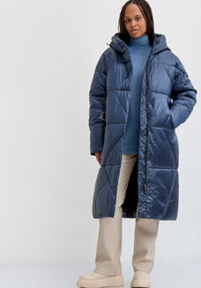 Пальто зимнее с мерцающей тканью