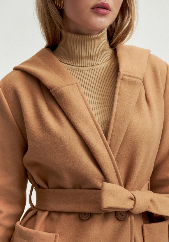 Пальто удлиненное на запах с разрезами шир.  580, рис. 6