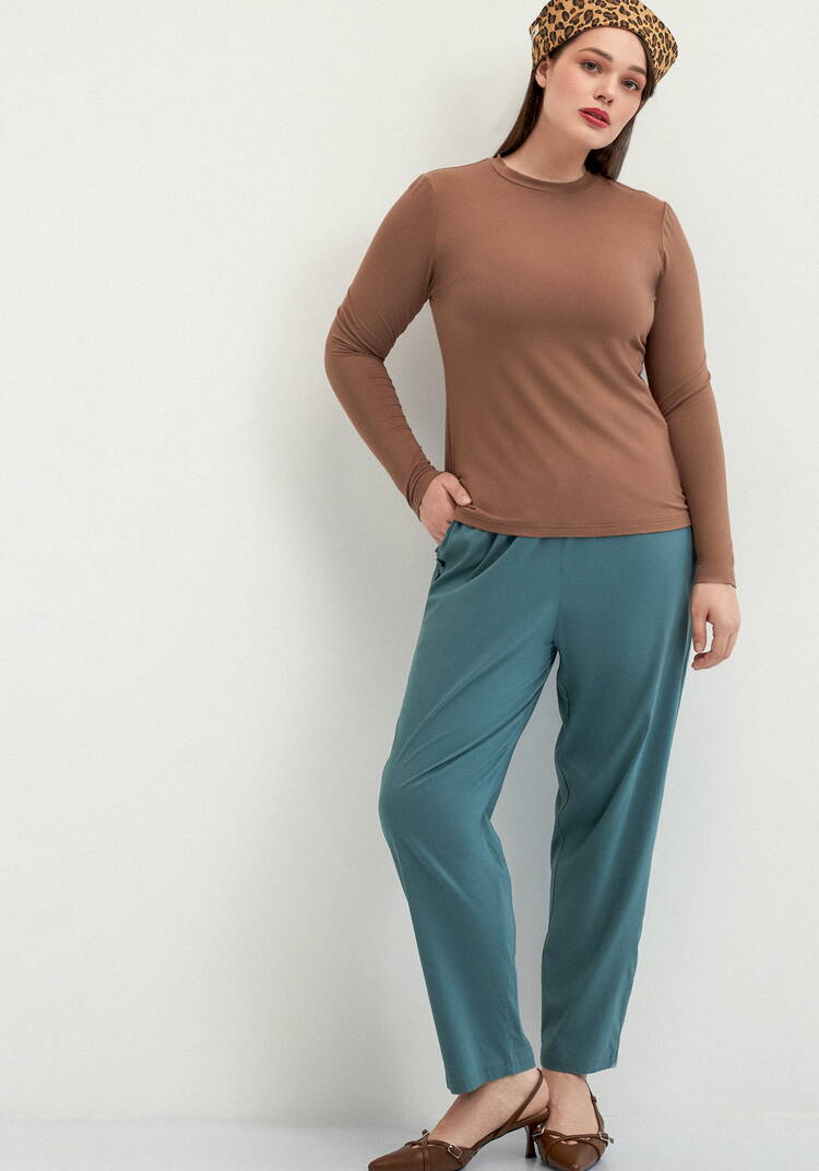 Брюки зауженные с декором из пуговиц шир.  750, рис. 7