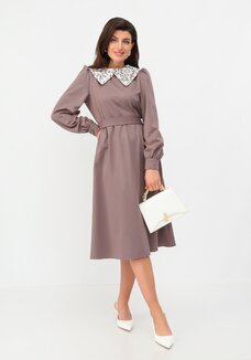 Платье свободного кроя со съемным воротником