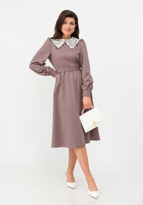 Платье свободного кроя со съемным воротником