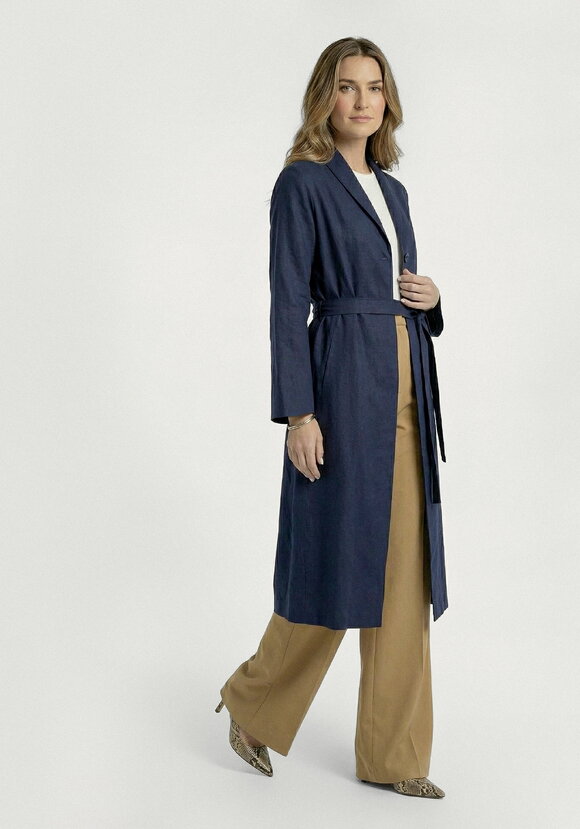 Тренч с цельнокройным воротником на пуговицах шир.  580, рис. 1