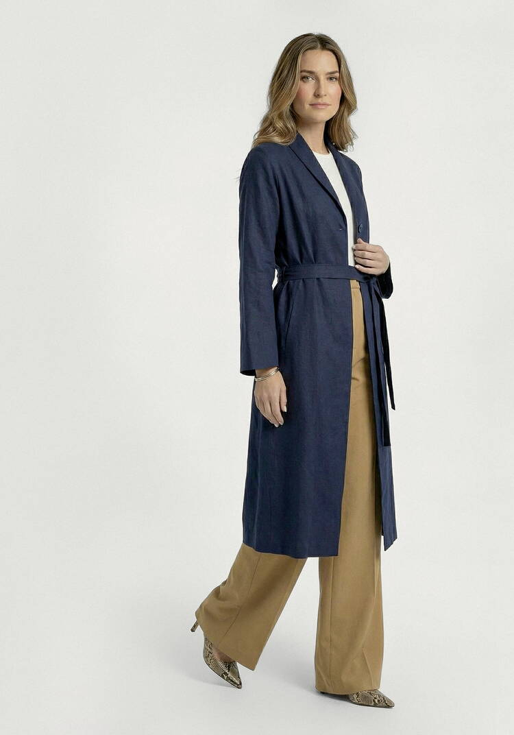 Тренч с цельнокройным воротником на пуговицах шир.  750, рис. 1