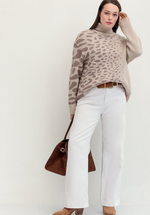 Джемпер с асимметричным расположением рисунка шир.  580, рис. 17