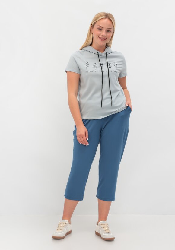 Футболка с капюшоном и лаконичным принтом шир.  580, рис. 18