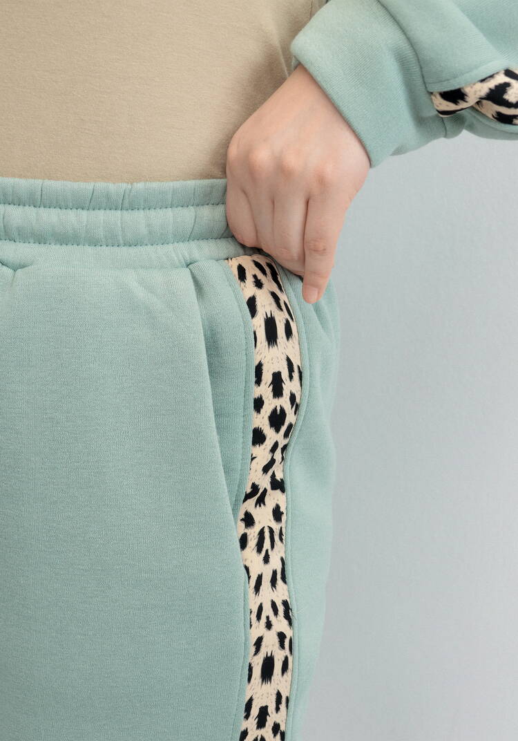 Брюки с леопардовыми лампасами шир.  750, рис. 42