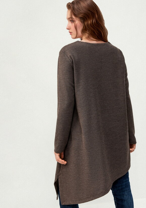 Туника с V-образным вырезом и косым низом шир.  580, рис. 3