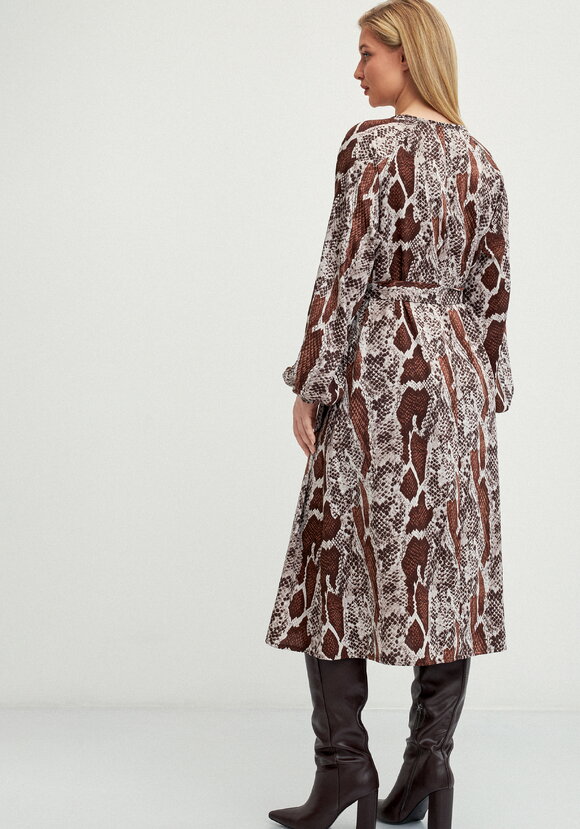 Платье с анималистичным принтом Дана шир.  580, рис. 11