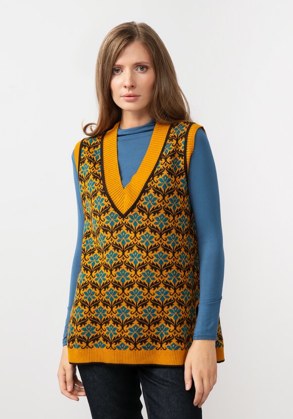 Жилет женский с цветочным рисунком шир.  580, рис. 27